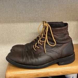 Pre loved pair of Wolverine boots size 10.